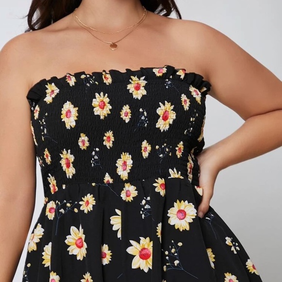 Plus..Floral Halter romper - Picture 4 of 7